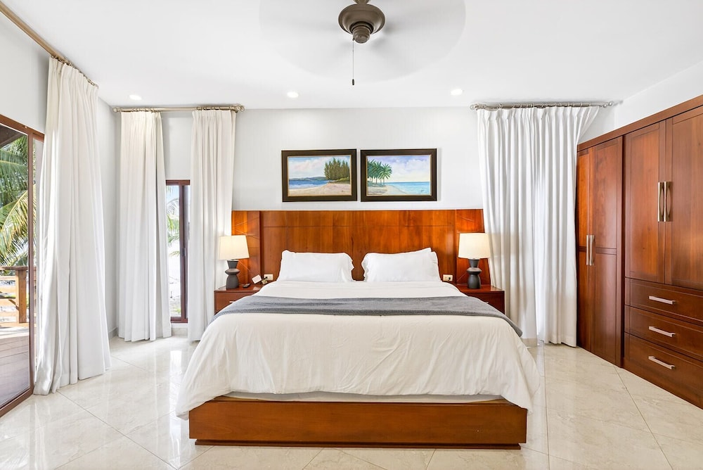 Paraiso Rainforest and Beach Hotel 12/48