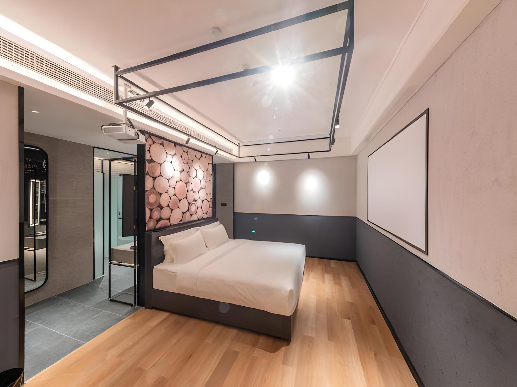 1 Bedroom, Feature, Deluxe, Suite, Queen Bed, Living Area