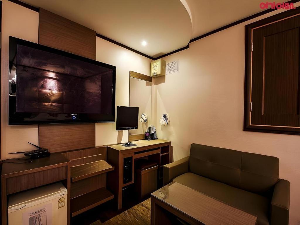 Ansan Hotel Box 26/40