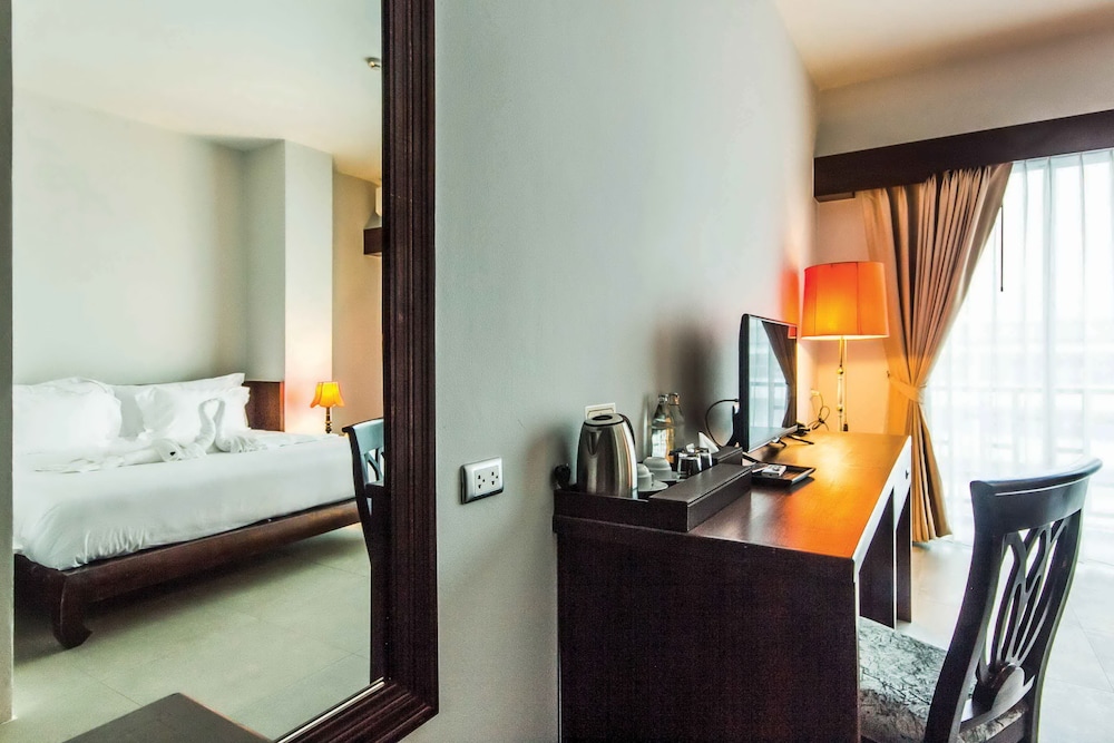 The Bridge Residence Hotel 14/71