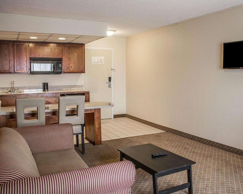 Howard Johnson by Wyndham Columbus State Fairgrounds I-71 29/44