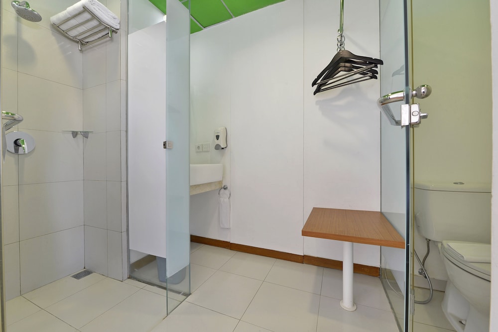 Whiz Hotel Pemuda Semarang 40/44