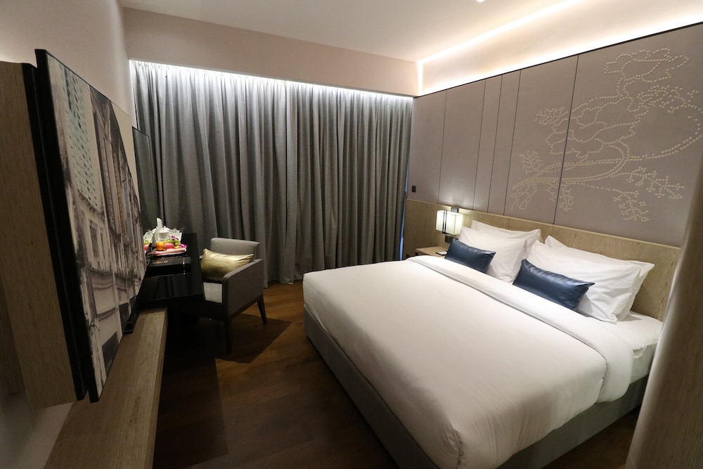 VICTORIA GARDEN HOTEL 11/50