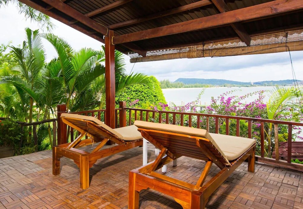 Chez Carole Beach Resort 30/50