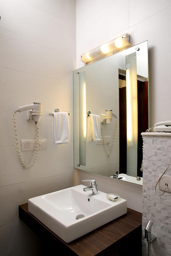Ahuja Residency Gurgaon 23/70