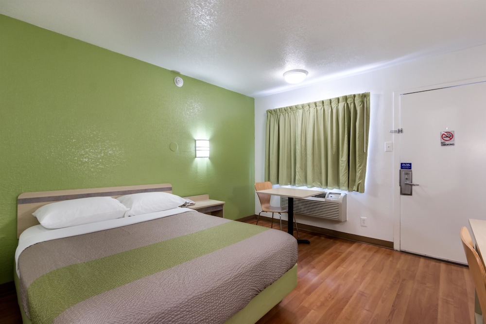 Motel6 Austin, TX - Airport - South 30/58