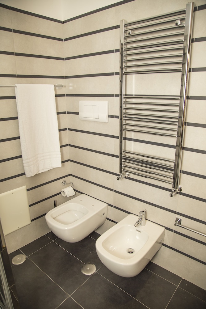 SANTA CHIARA BOUTIQUE HOTEL 70/73