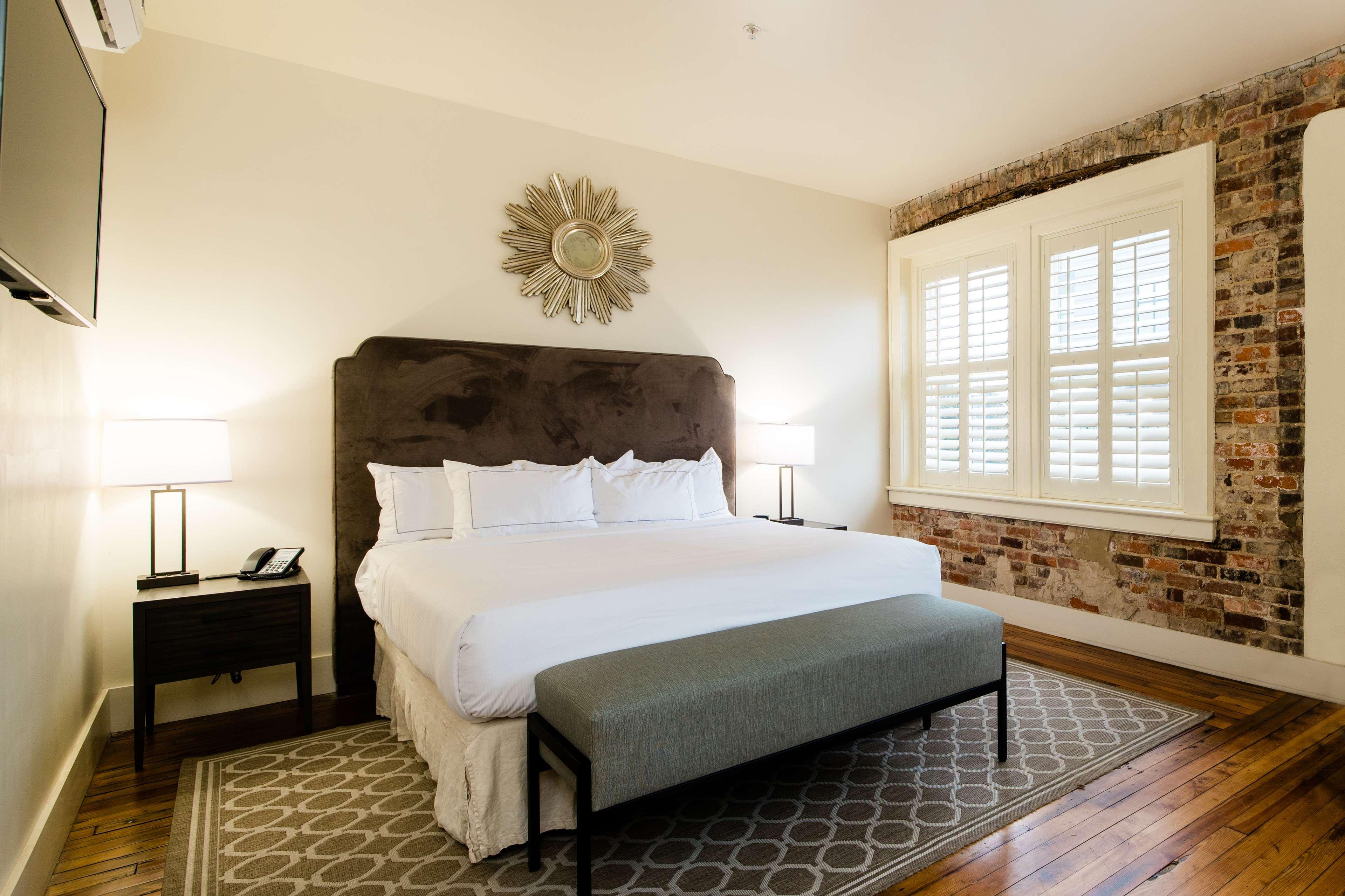 1 BEDROOM, SUITE, KING BED