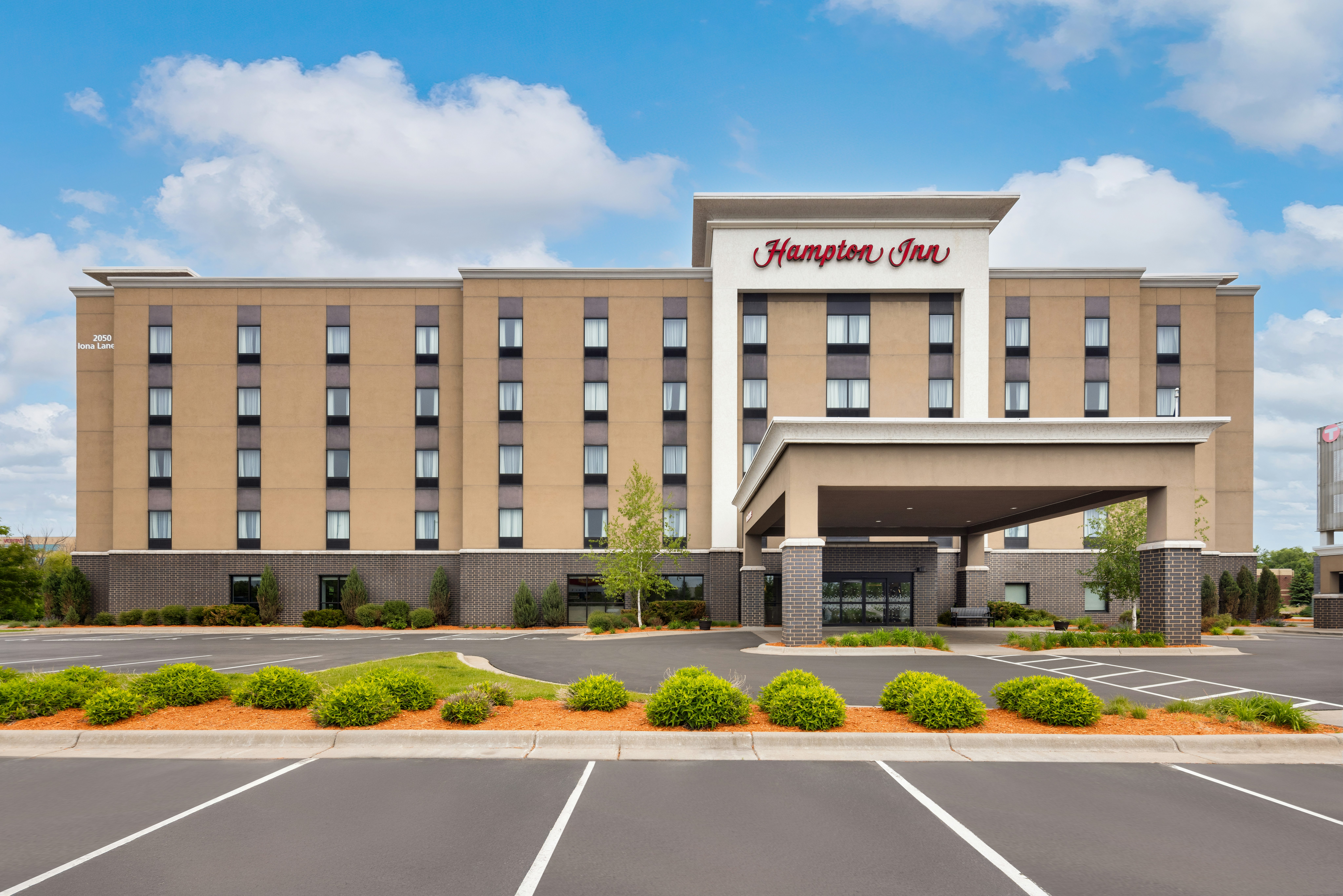 Hampton Inn Minneapolis Roseville 6/42