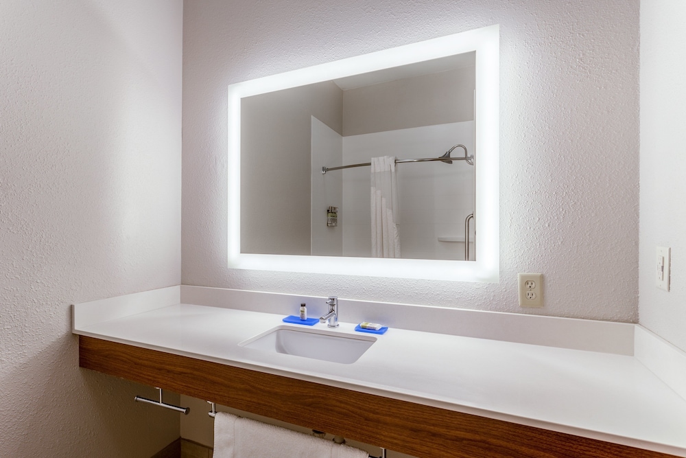 Holiday Inn Express Hotel & Suites O'fallon/Shiloh 25/52