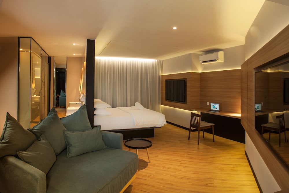 Hako Hotel (Mount Austin) 14/32