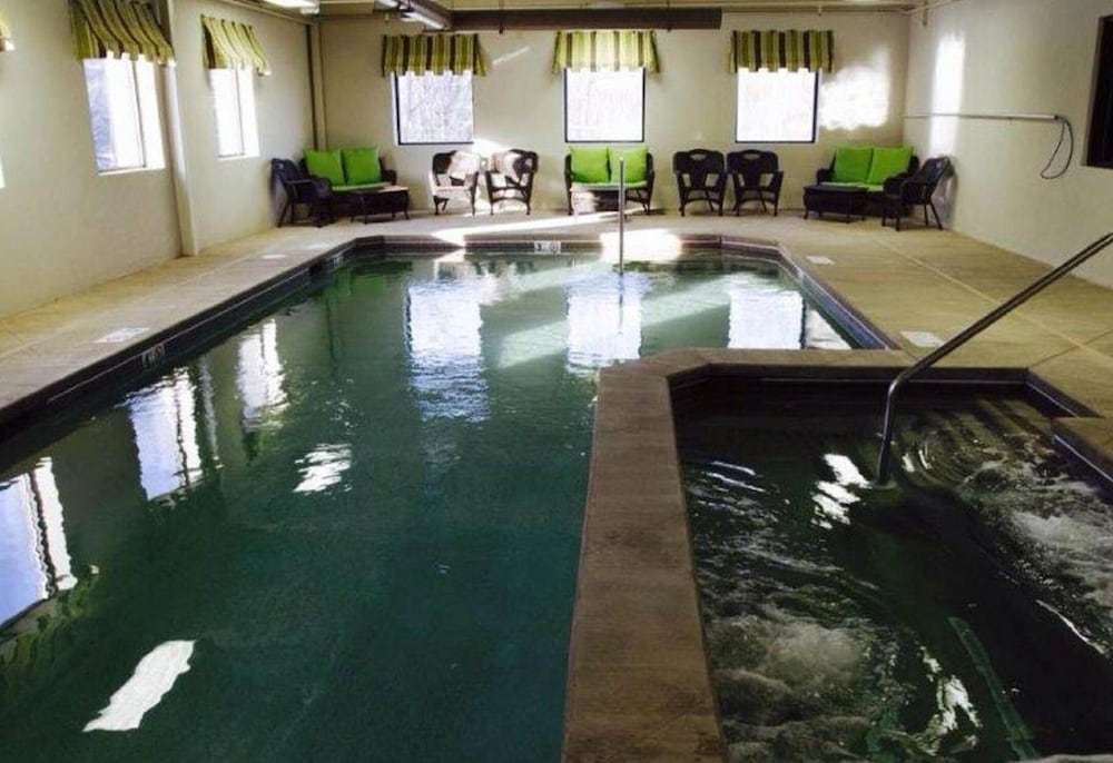 Colonial Hotel 32/63