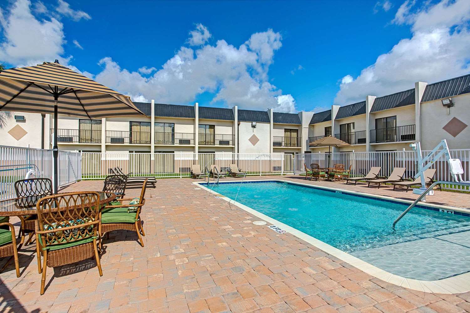 Days Inn & Suites by Wyndham Tampa near Ybor City 8/11