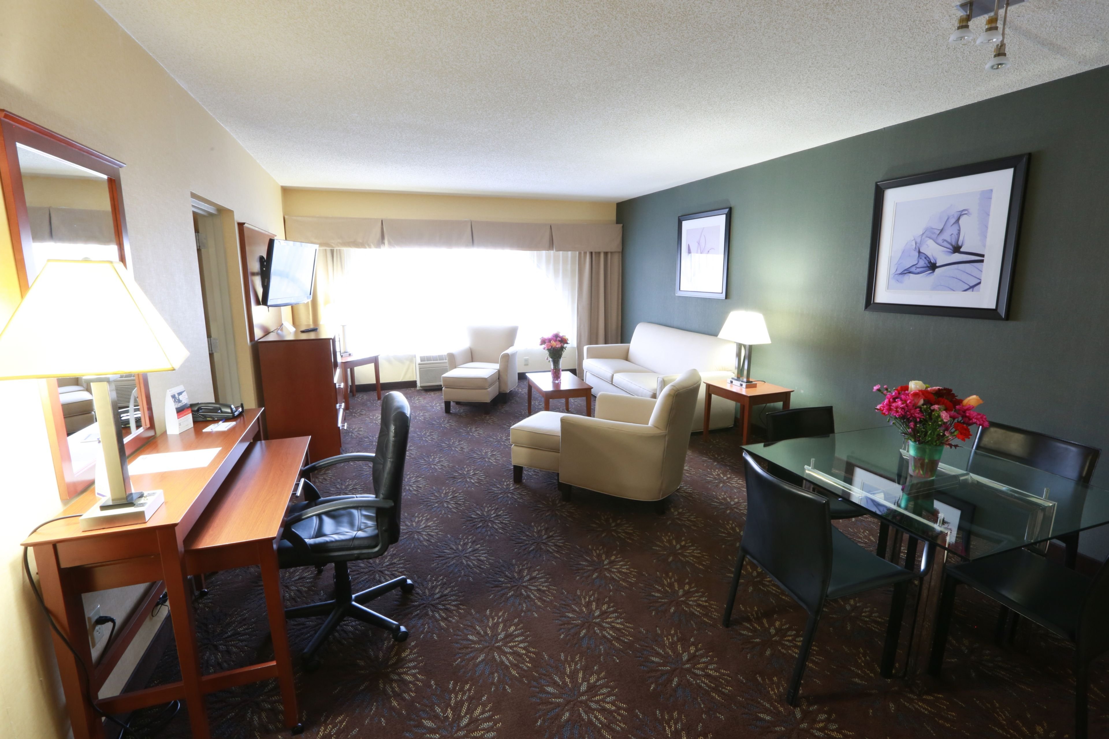 Holiday Inn Express Hotel Suites West Chester 72/76