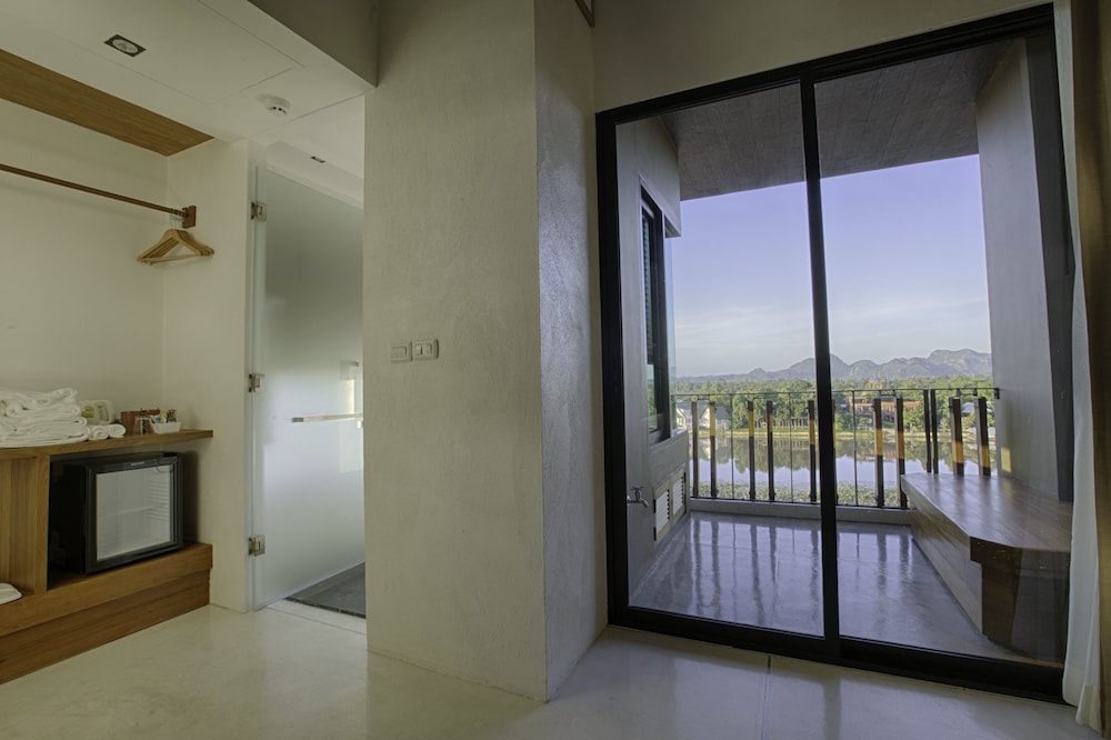 Natee the Riverfront Hotel Kanchanaburi 35/38