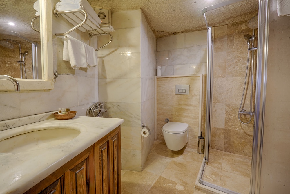 Tulip Cave Suites 46/48