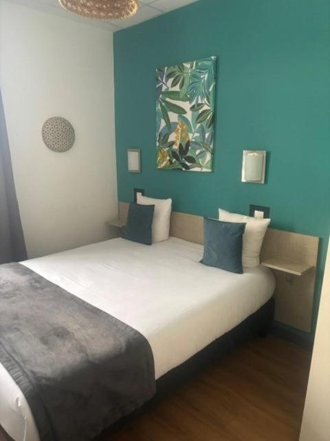 Room, Double Bed
