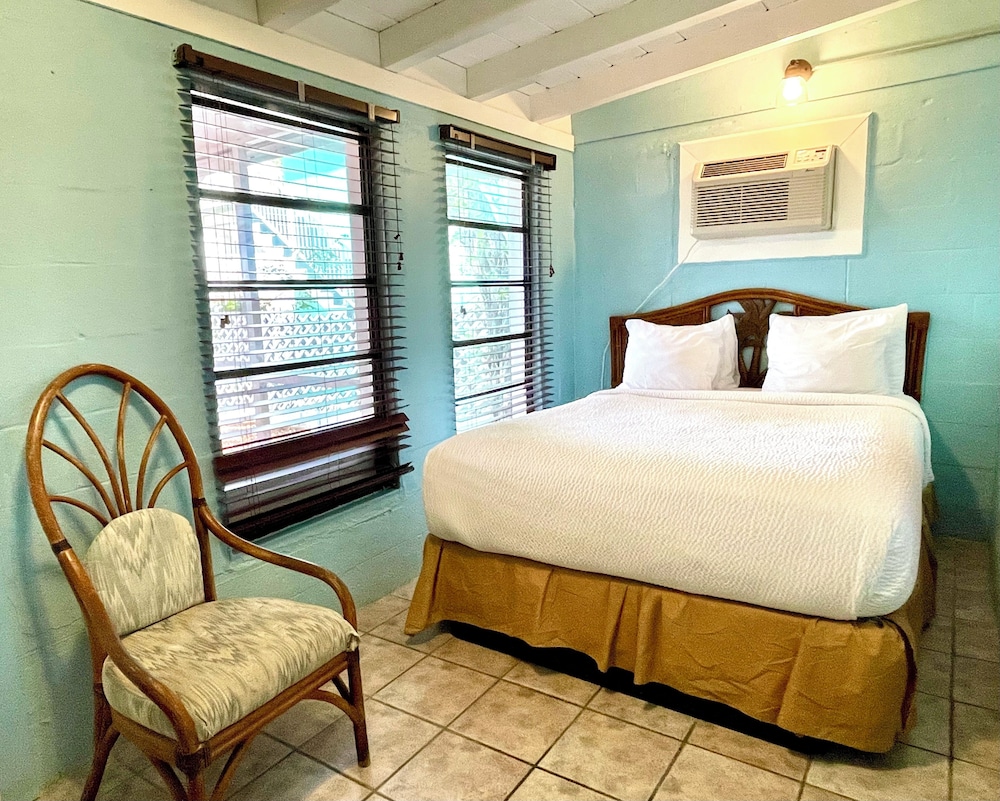 The Pelican Key Largo Cottages 24/76