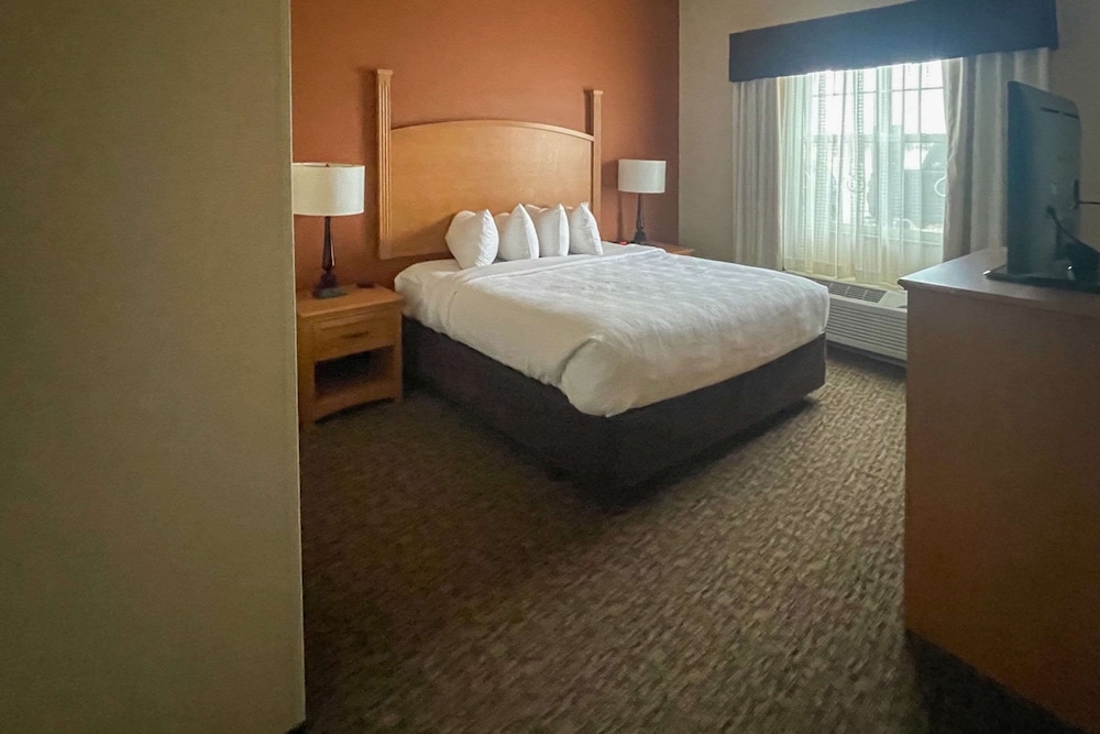 جناح بسرير كينج مع أريكة، MainStay Suites Sidney - Medical Center 5/5