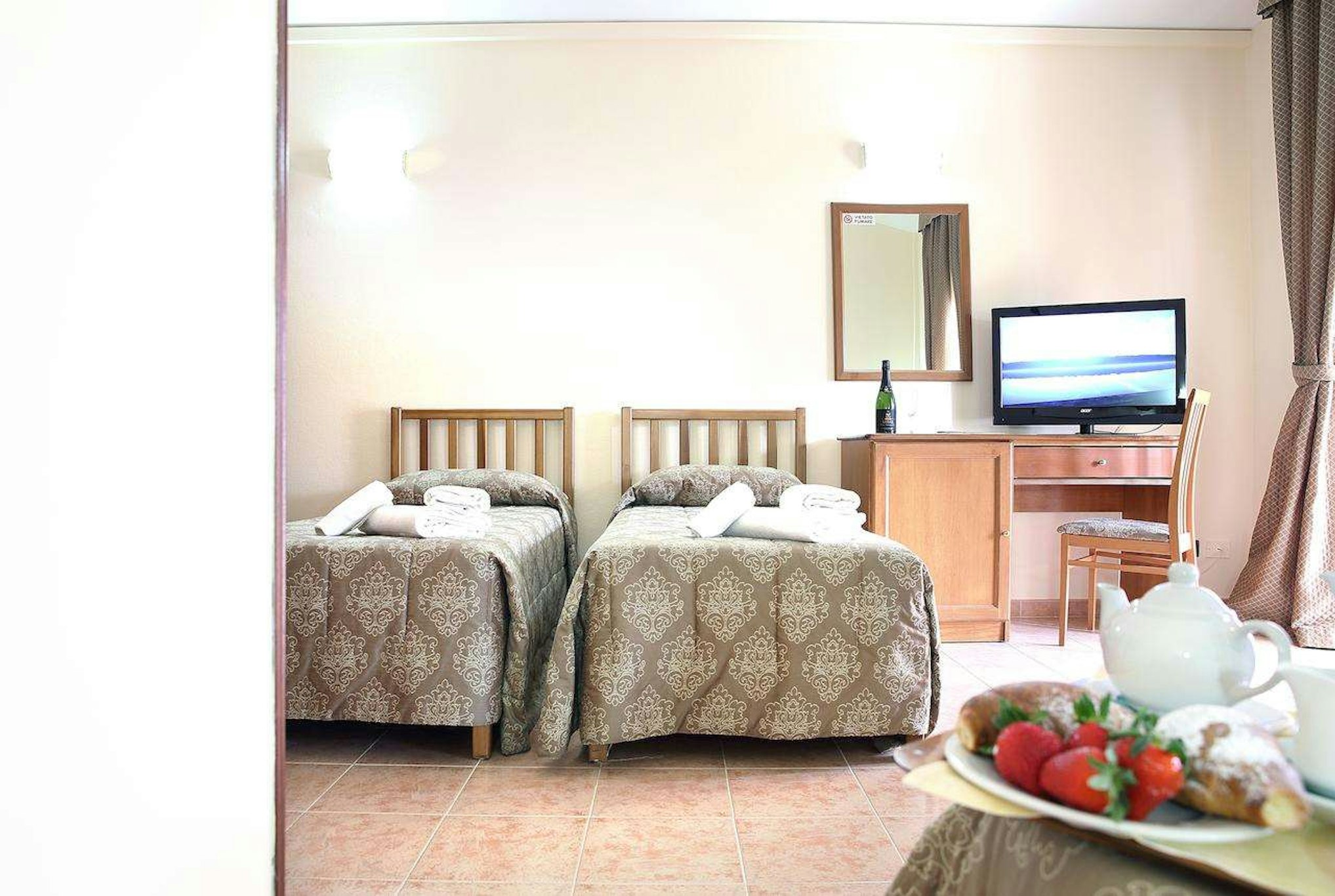 Pausania Inn 24/36