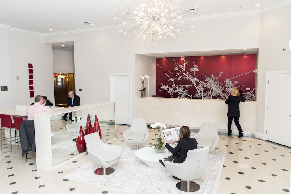 The Point Hotel & Suites 63/75