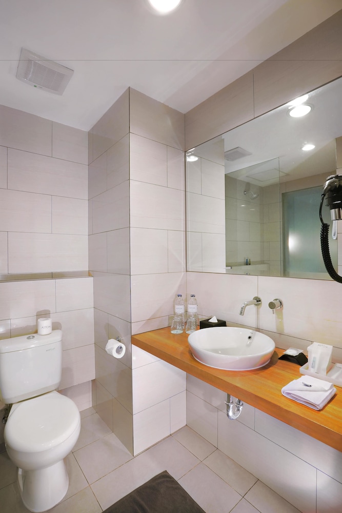 Aston Anyer Beach Hotel 48/50