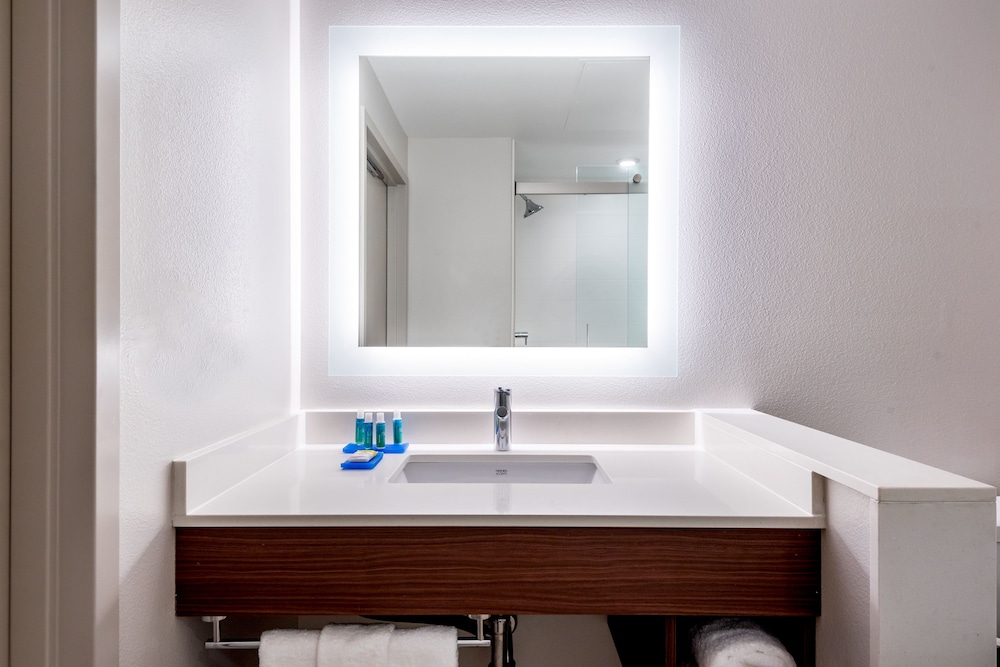 Holiday Inn Express And Suites Santa Ana Orange County an IHG Hotel 26/57