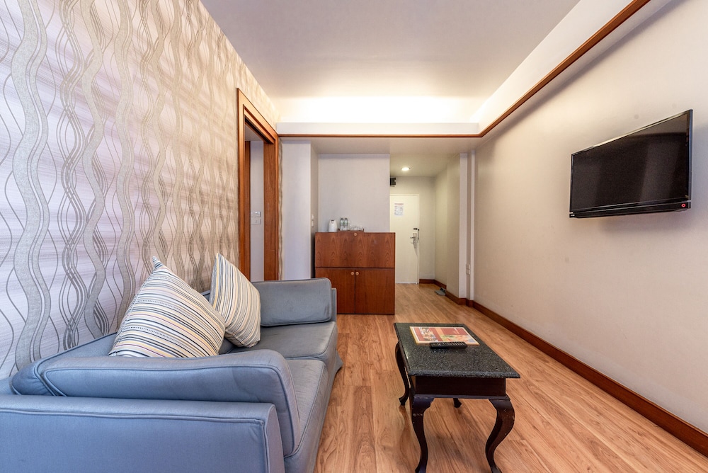 Nonthaburi Palace Hotel 37/66