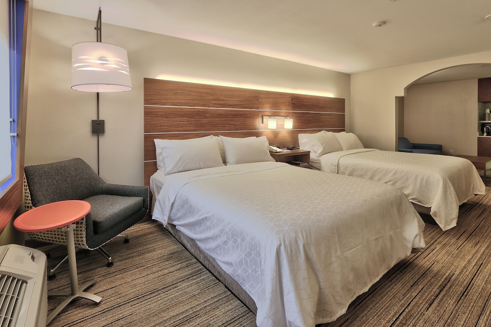 Holiday Inn Express Hotel And Suites Portales 18/70