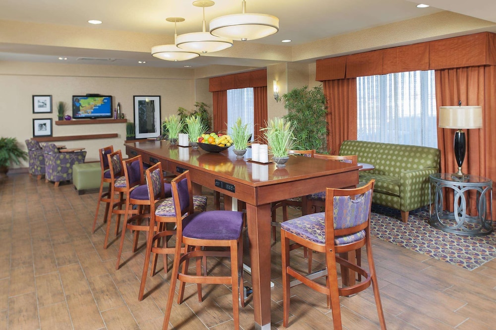 Hampton Inn Macomb 51/63