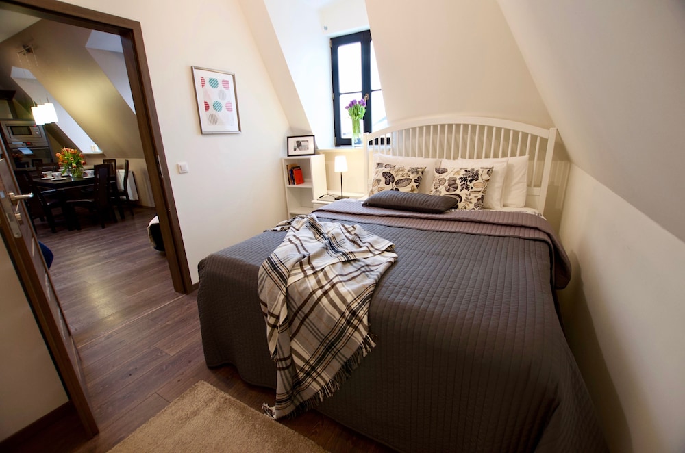 2 BEDROOMS, DUPLEX, PREMIUM, CITY VIEW, KITCHENETTE
