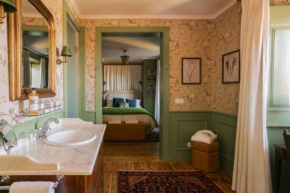 Rose Garden House by Unlock Hotels 42/43