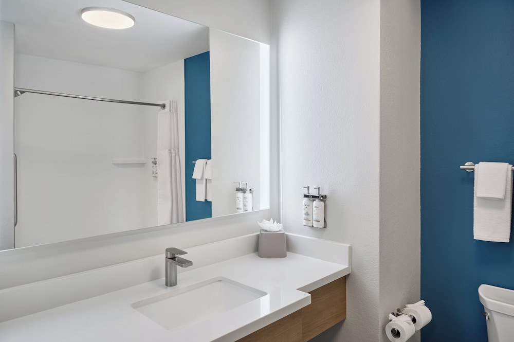 غرفة ديلوكس بسرير كوين، Holiday Inn Express Hotel And Suites Odessa 5/6