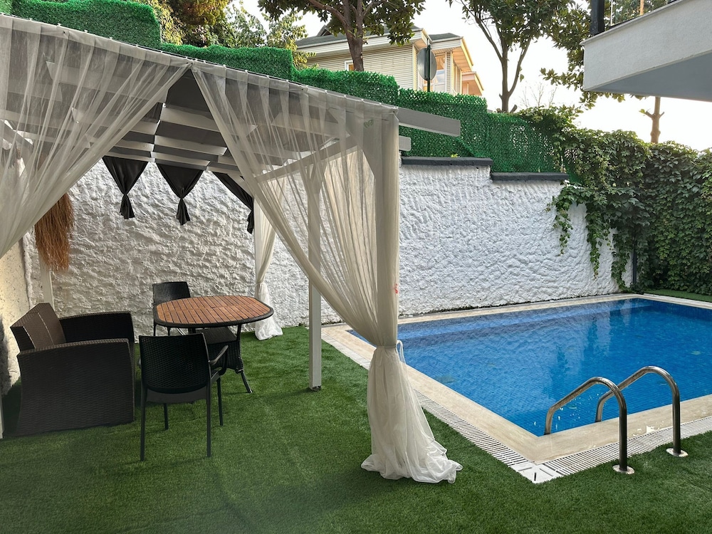 Mavilla Hotel 48/50