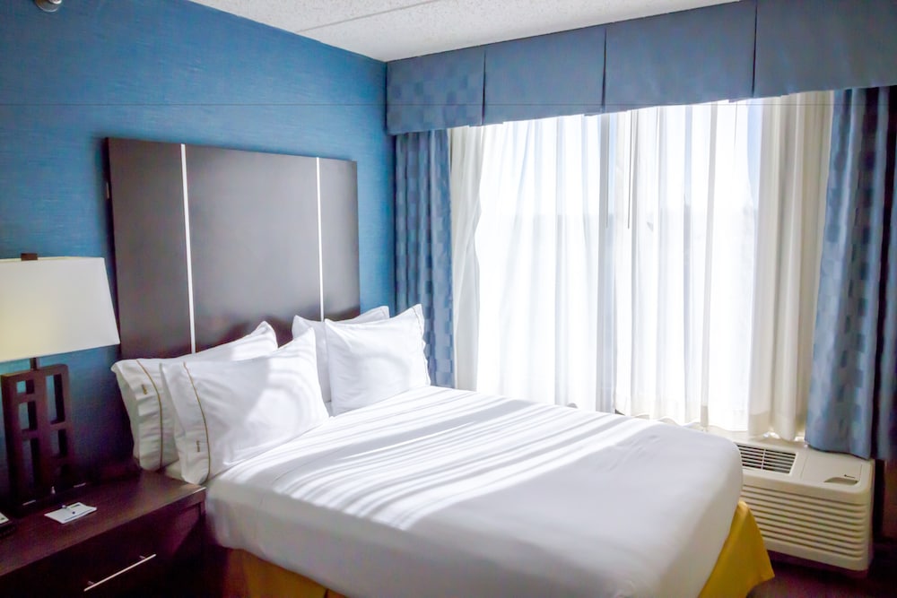 Atwell Suites Austin Airport, an IHG Hotel 12/72