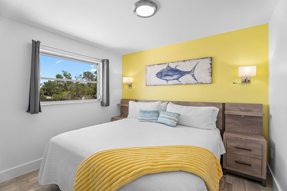 Off the Charts Inn Out Island Resort 17/50