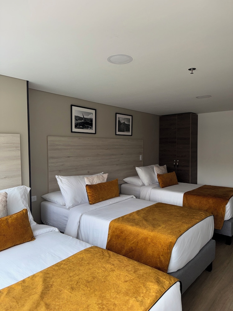 Hotel WLH Gold Bogota 10/17