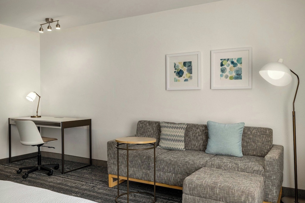 Towneplace Suites By Marriott Detroit Dearborn 12/33