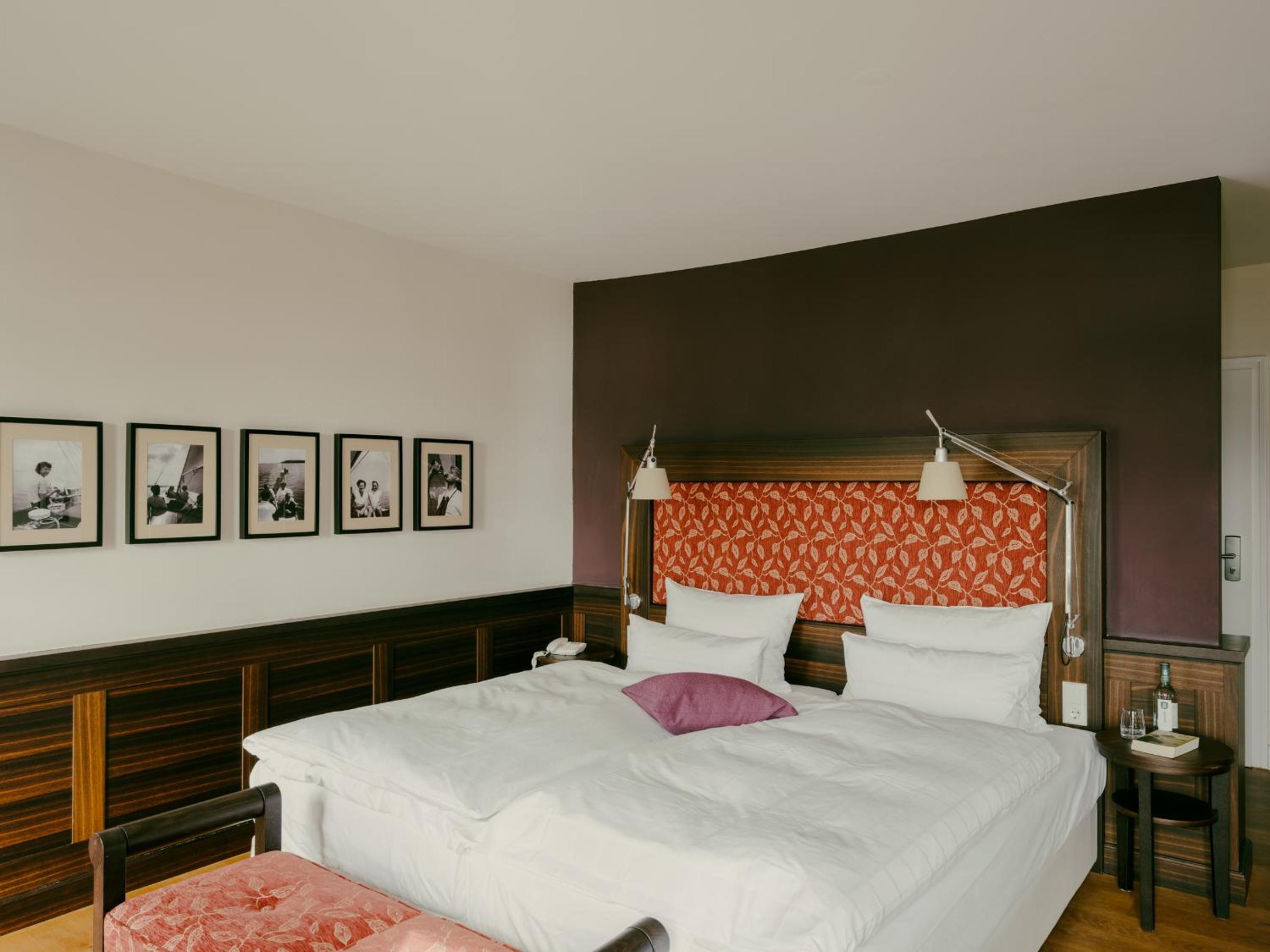 جناح جونيور، Bad Hotel Uberlingen 2/5