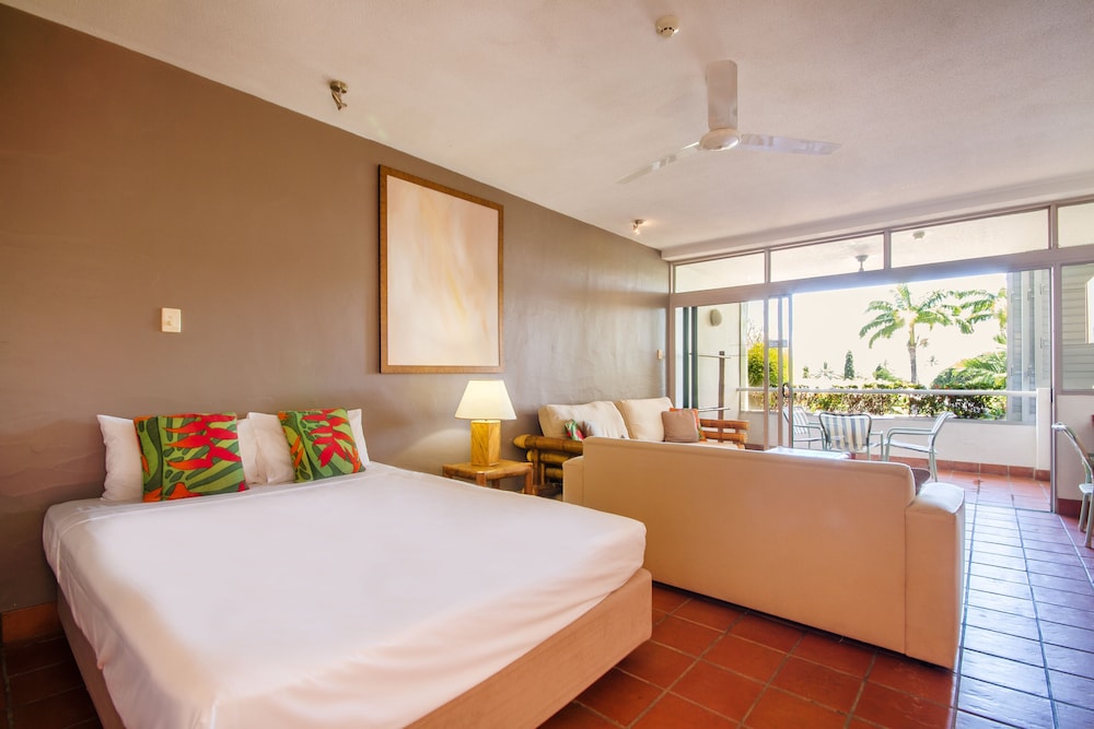 Club Tropical Resort 13/50