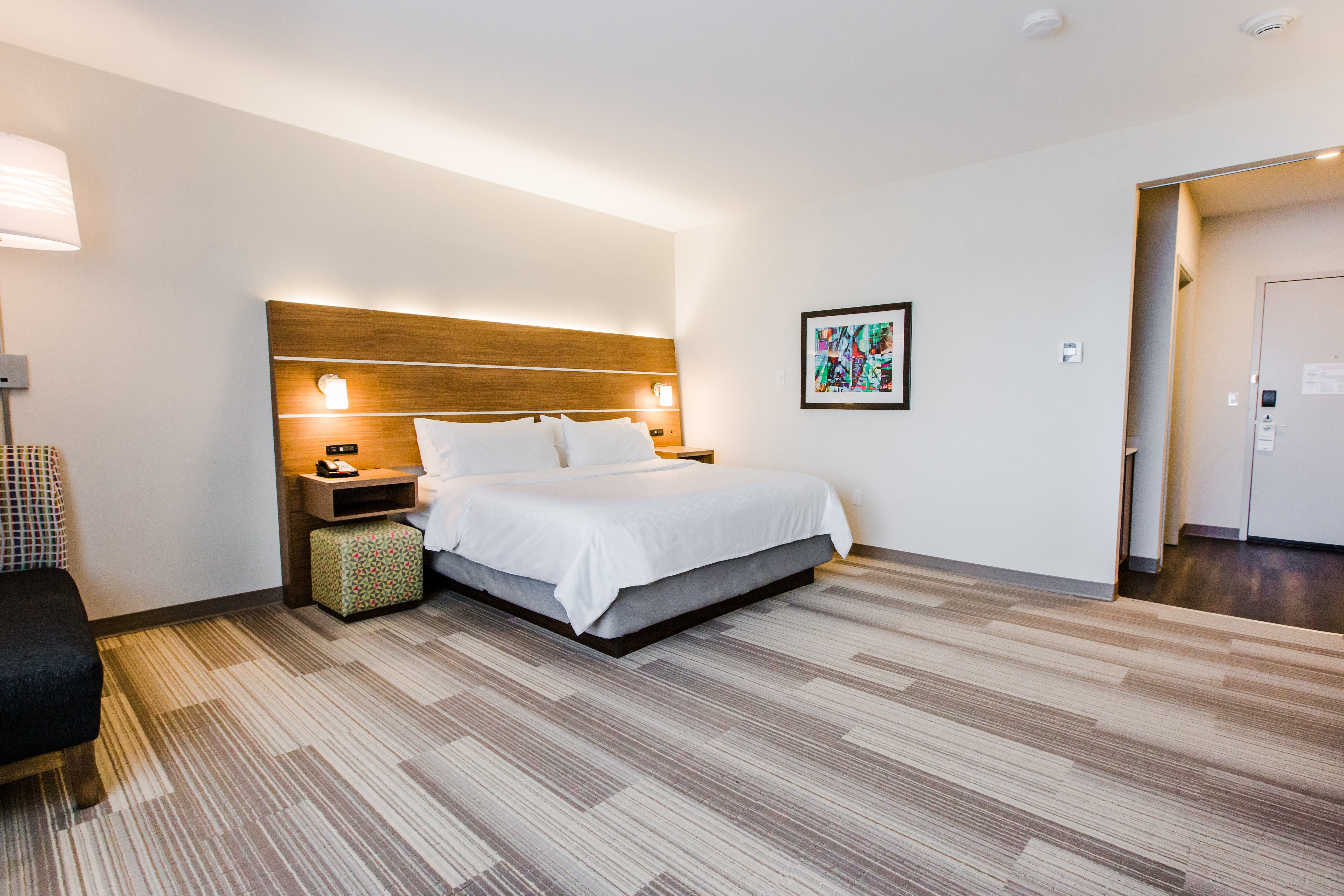 HOLIDAY INN EXPRESS & SUITES WEST EDMONTON-MALL AREA 22/73