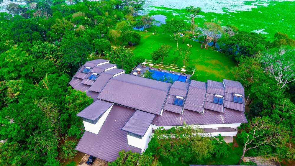 Grand Tamarind Lake Hotel 7/57