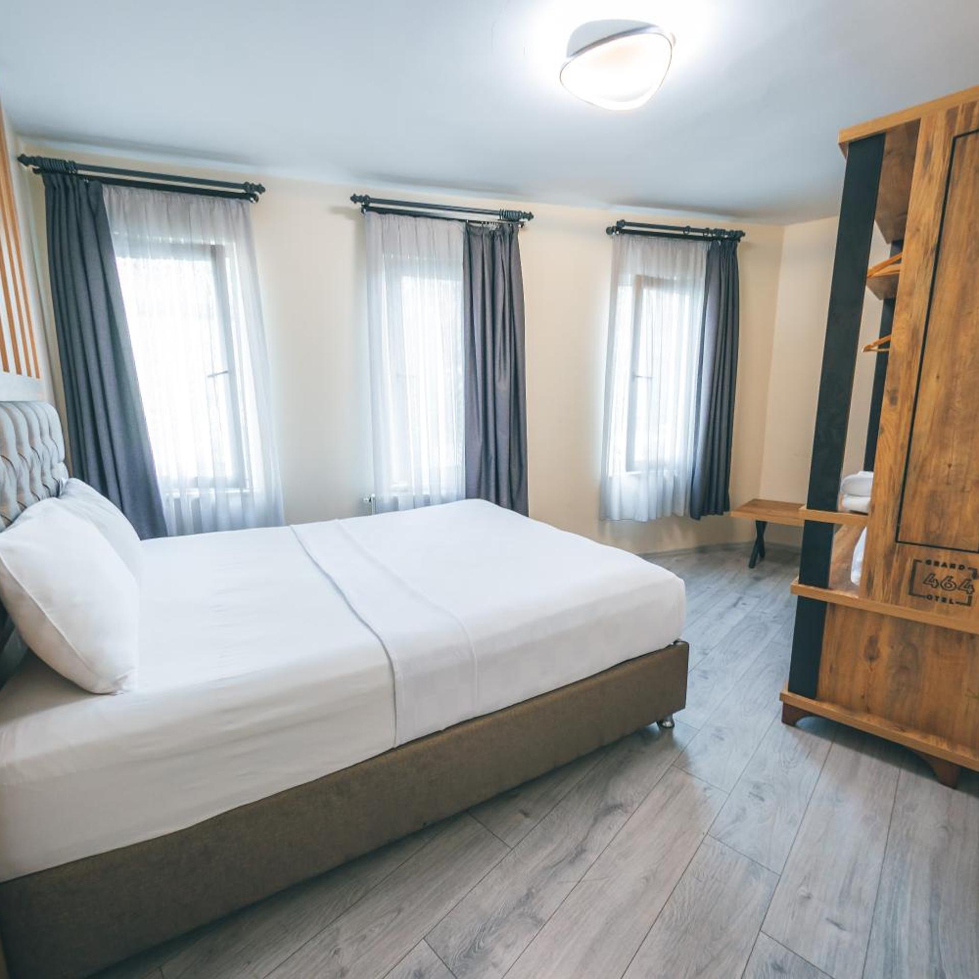 3 Bedrooms, Apartment