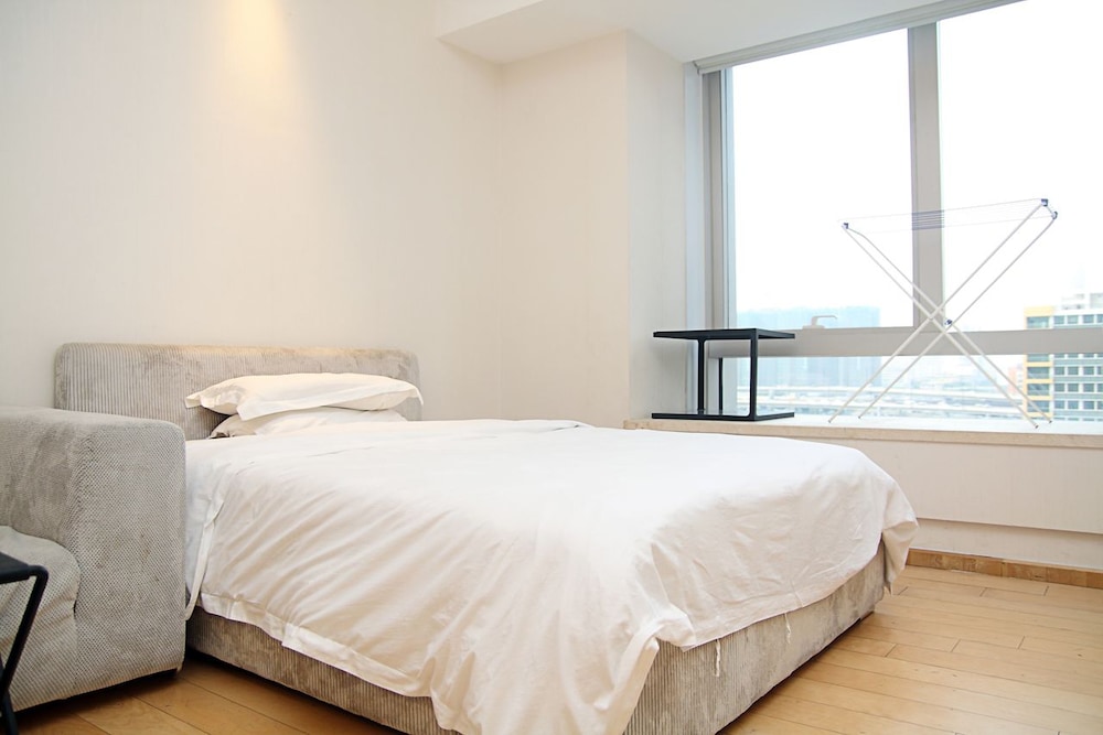 Private-Enjoyed Home Apartment Hotel of R&amp;F Wales Apartment 23/48