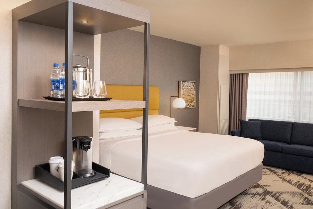 Room at Sheraton Detroit Novi Hotel, NOVI - MI