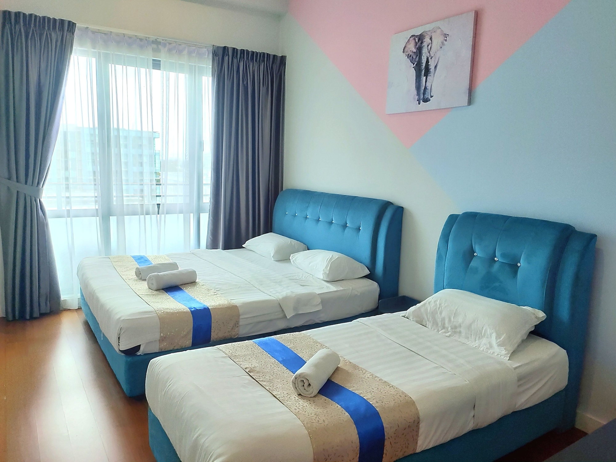 4 Bedrooms, Design, Apartment, 4 Beds, 2 King Beds, Queen Bed, Partial Sea View 2/7