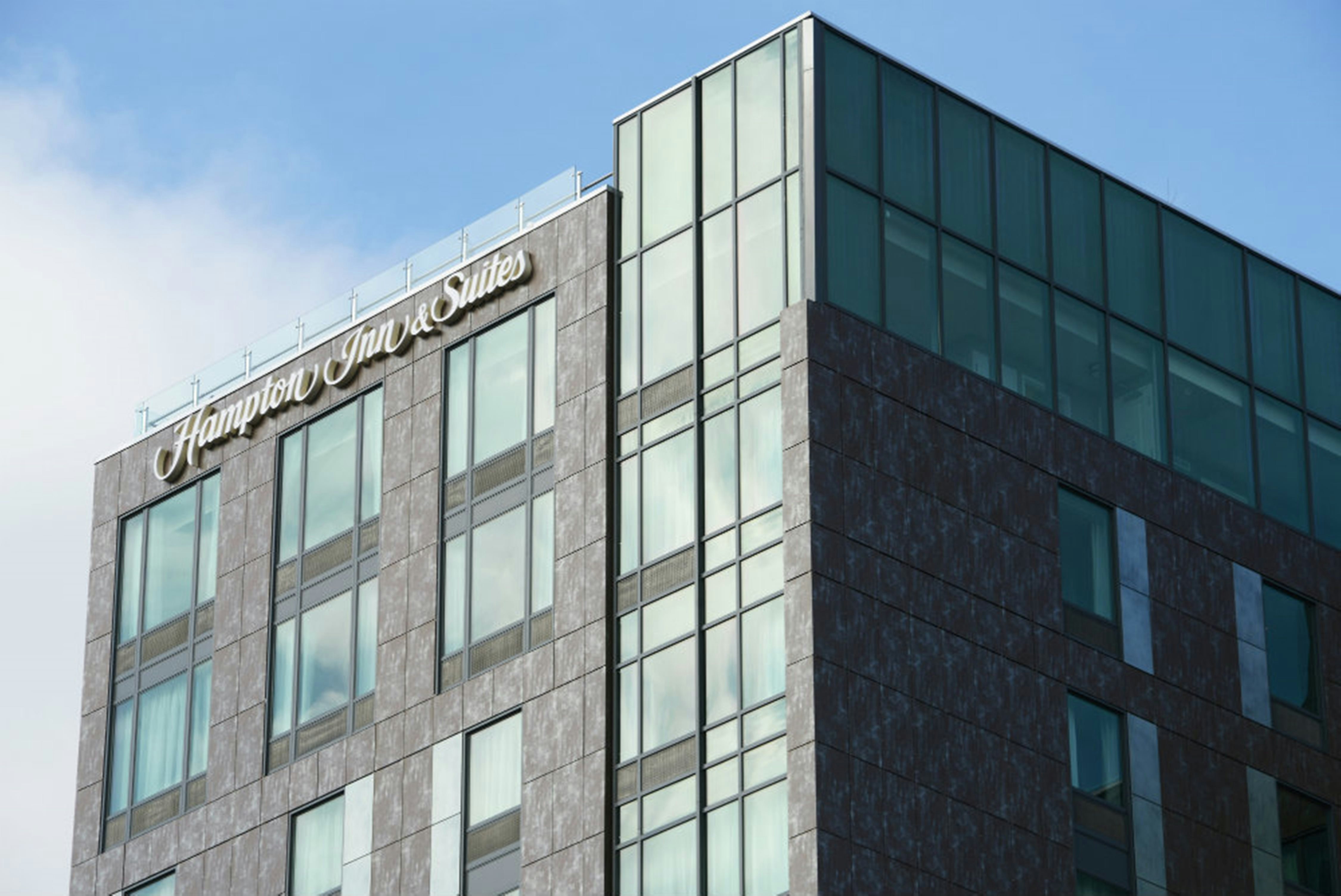 Hampton Inn and Suites Washington DC Navy Yard 8/55