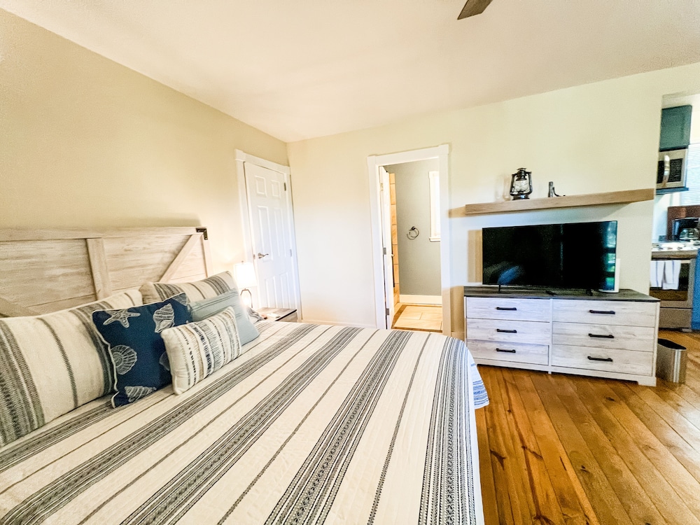 1 BEDROOM, PREMIUM, STUDIO, SUITE, GARDEN VIEW