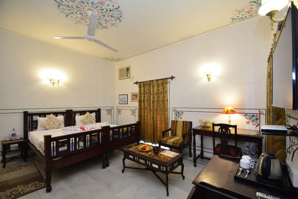 Mahal Khandela 24/32