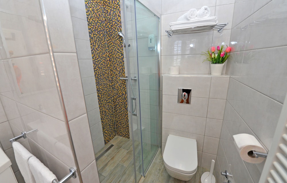 Nirvana Luxury Rooms 71/82